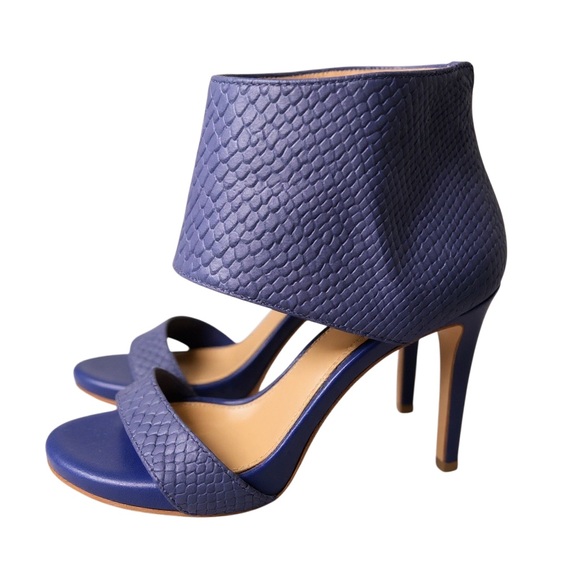 Gianni Bini Blue Textured Snakeskin Heels with Cuff Ankle Strap Size 5.5 - Picture 1 of 6